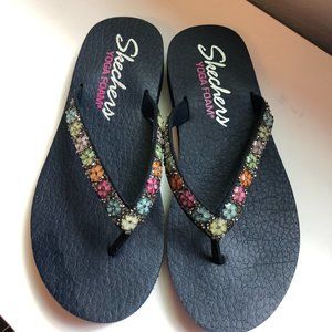 Skechers Meditation Daisy Yoga Foam Sandals - Like New